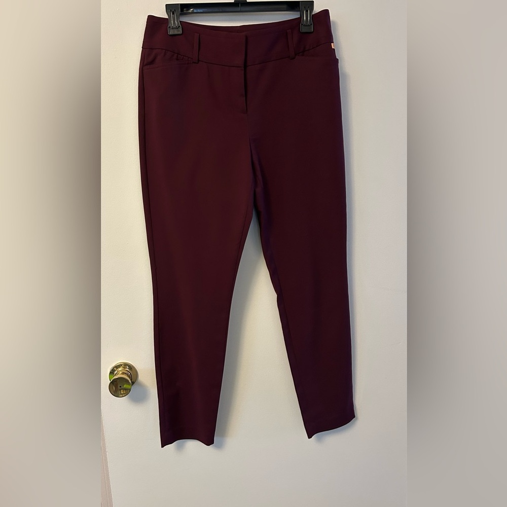 Ivanka Trump Women's burgundy ankle pants size 8 EUC
